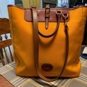 Dooney & Bourke Editor’s tote bag
